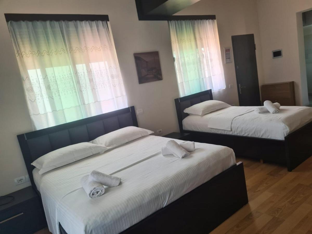 Vila 32 Berat Esterno foto