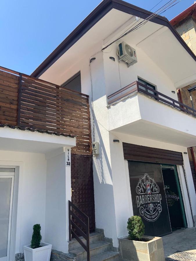 Vila 32 Berat Esterno foto